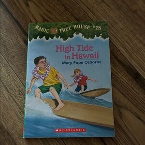 Scholastic Magic Tree House #28: High Tide in Hawaii - Blue Cover